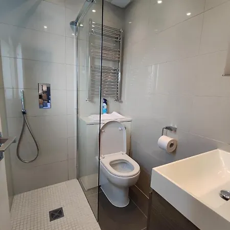 Modern 2 Bedroom Flat With Private Outdoor Terrace London Exterior photo