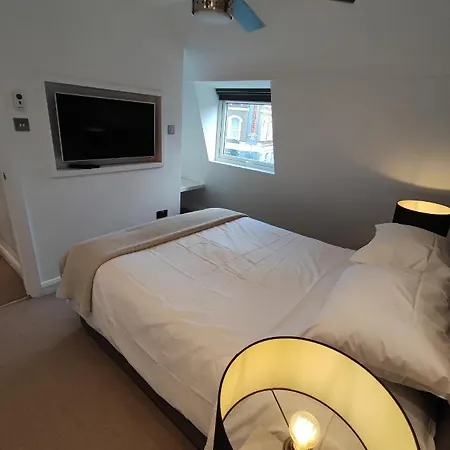 Modern 2 Bedroom Flat With Private Outdoor Terrace London Exterior photo