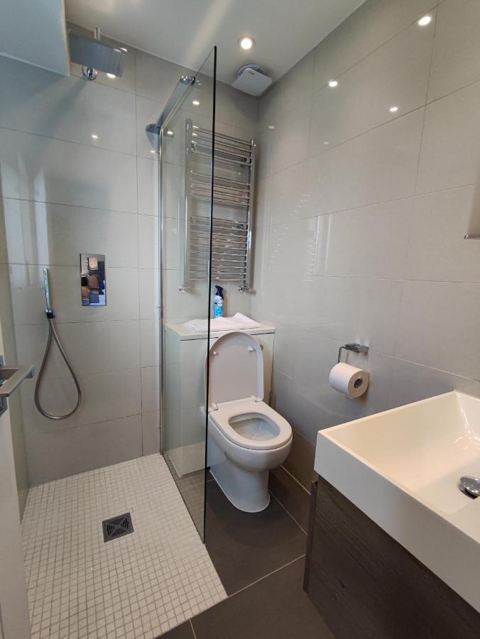 Modern 2 Bedroom Flat With Private Outdoor Terrace * Londra